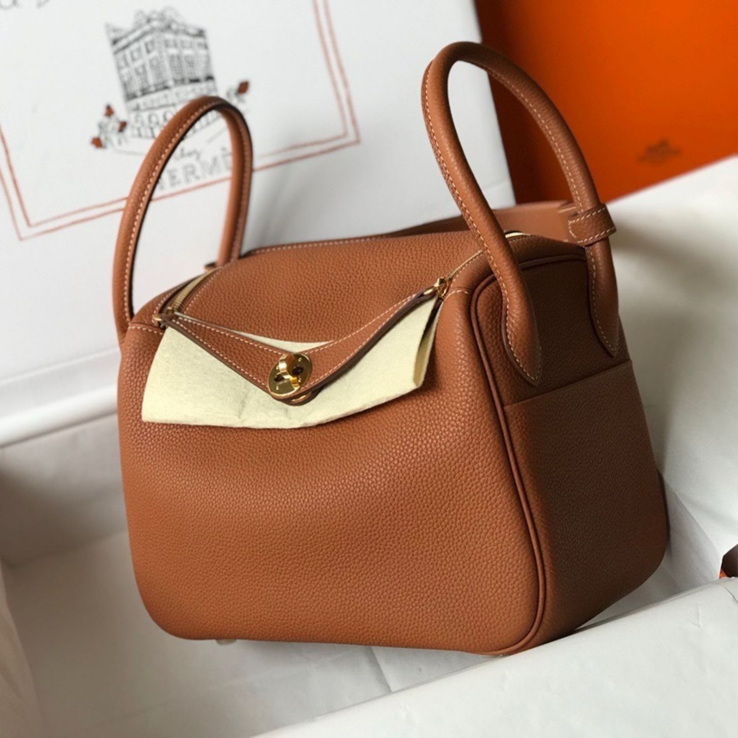 Hermes Lindy 26 Shoulder Bag 10.2in/ 26cm Cognac Gold Hardware For Women