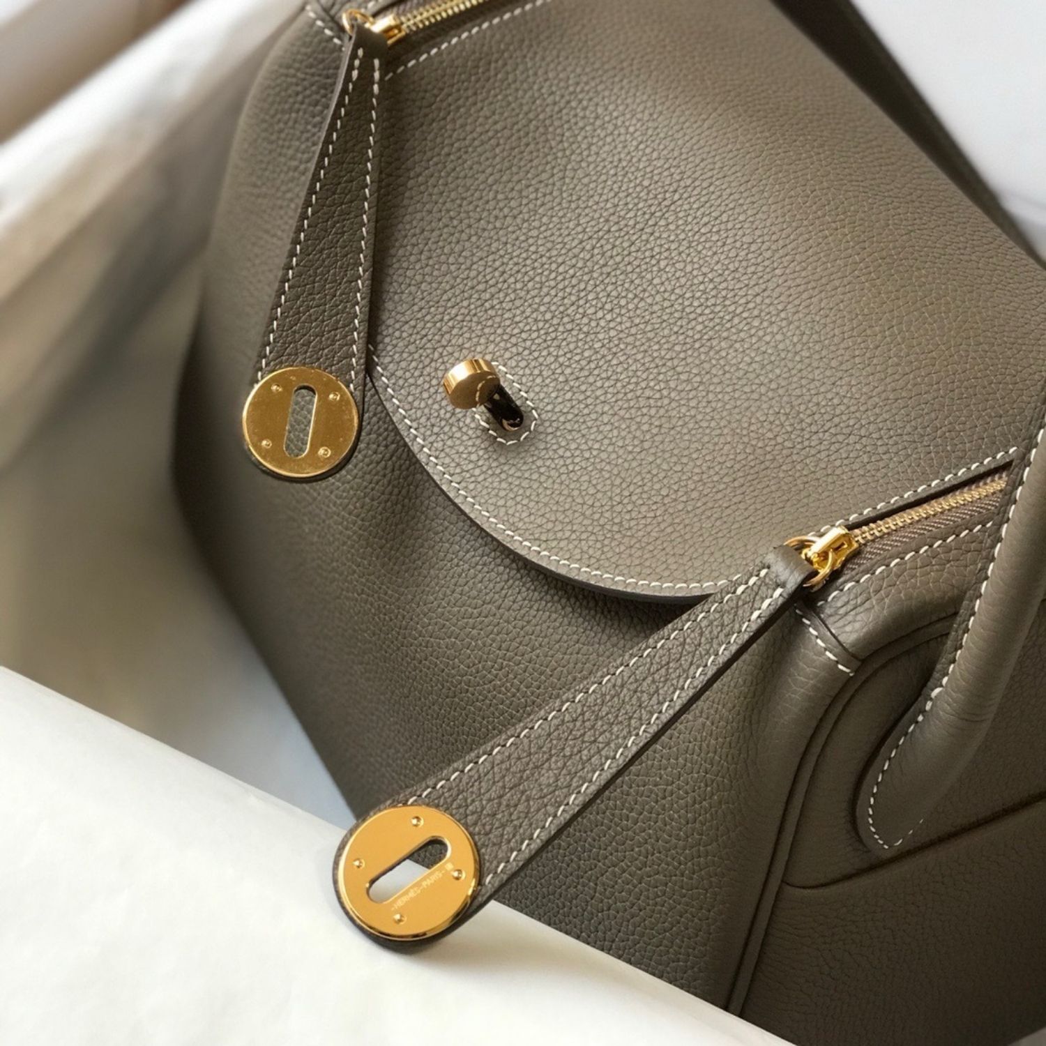 Hermes Lindy 26 Shoulder Bag 10.2in/ 26cm Etoupe Gold Hardware For Women