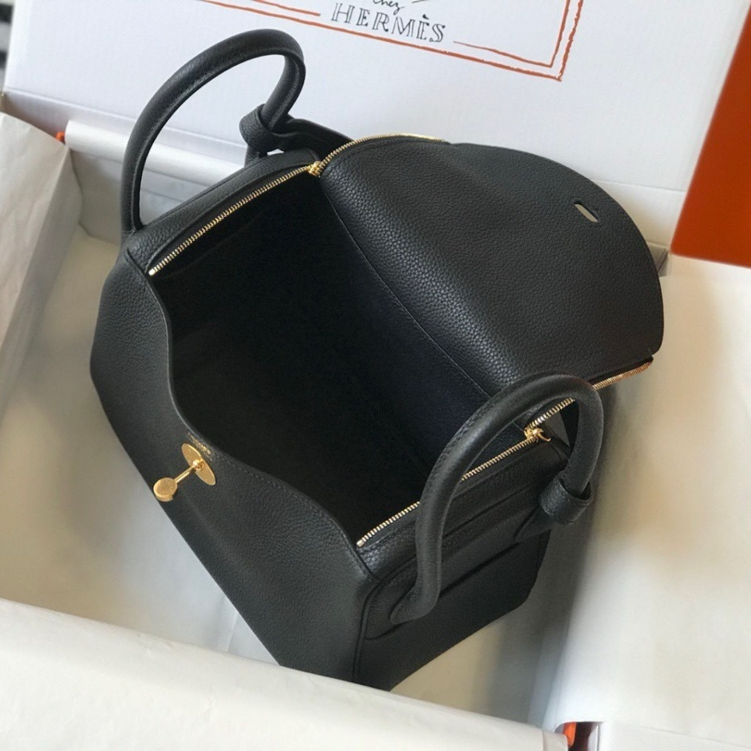 Hermes Lindy 26 Shoulder Bag 10.2in/ 26cm Noir Gold Hardware For Women
