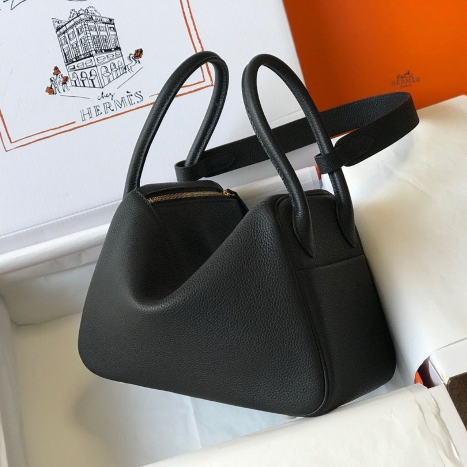Hermes Lindy 26 Shoulder Bag 10.2in/ 26cm Noir Gold Hardware For Women