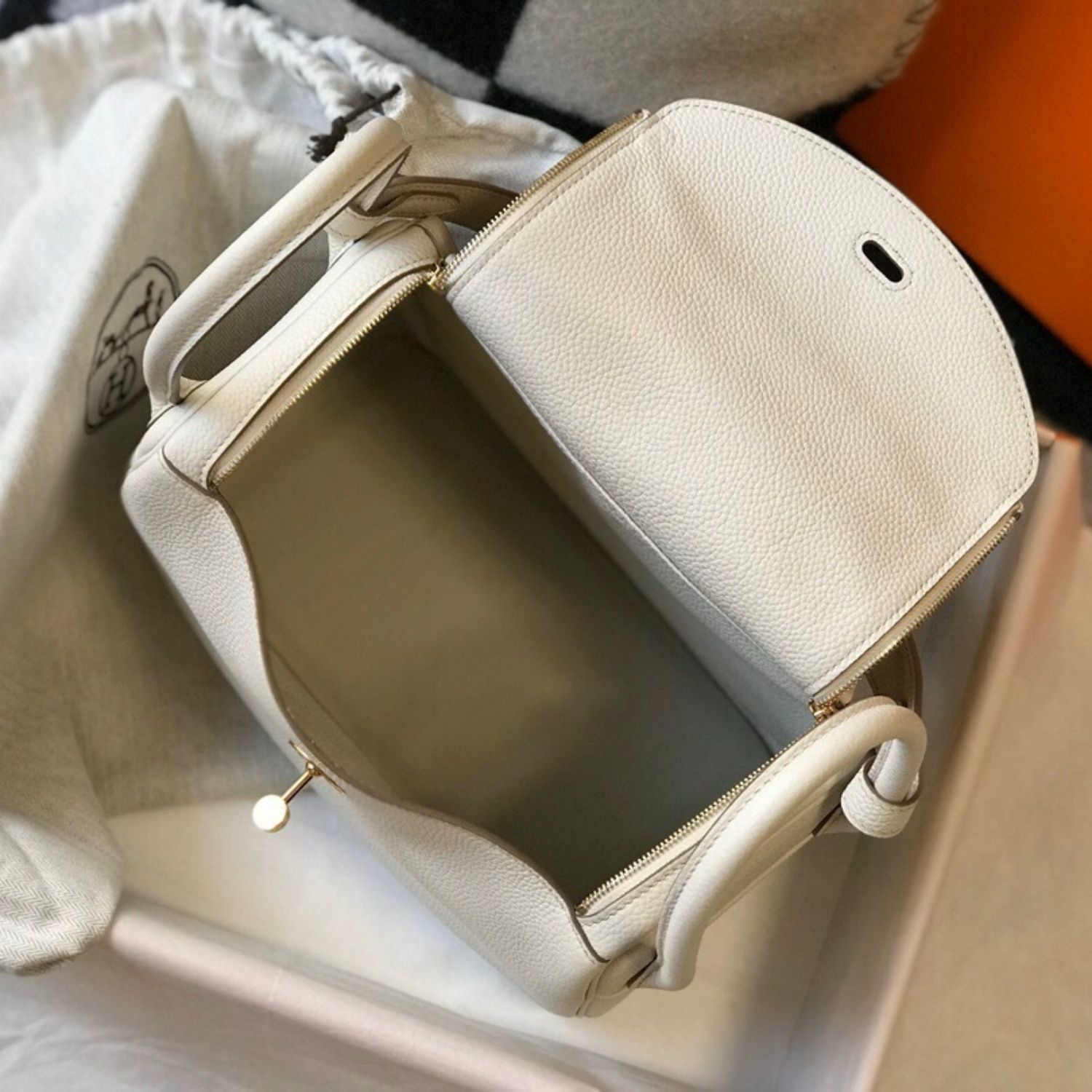Hermes Lindy 26 Shoulder Bag 10.2in/ 26cm Craie Gold Hardware For Women