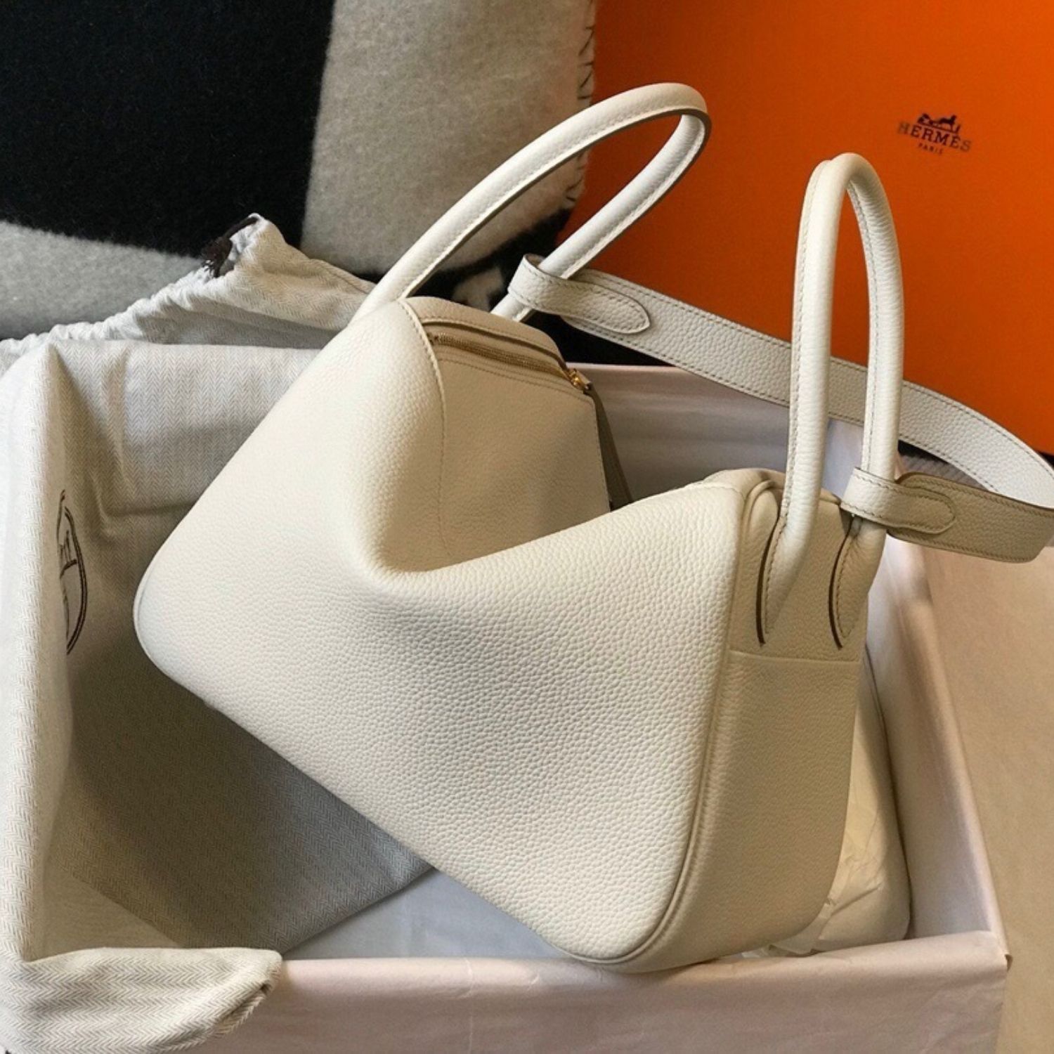 Hermes Lindy 26 Shoulder Bag 10.2in/ 26cm Craie Gold Hardware For Women