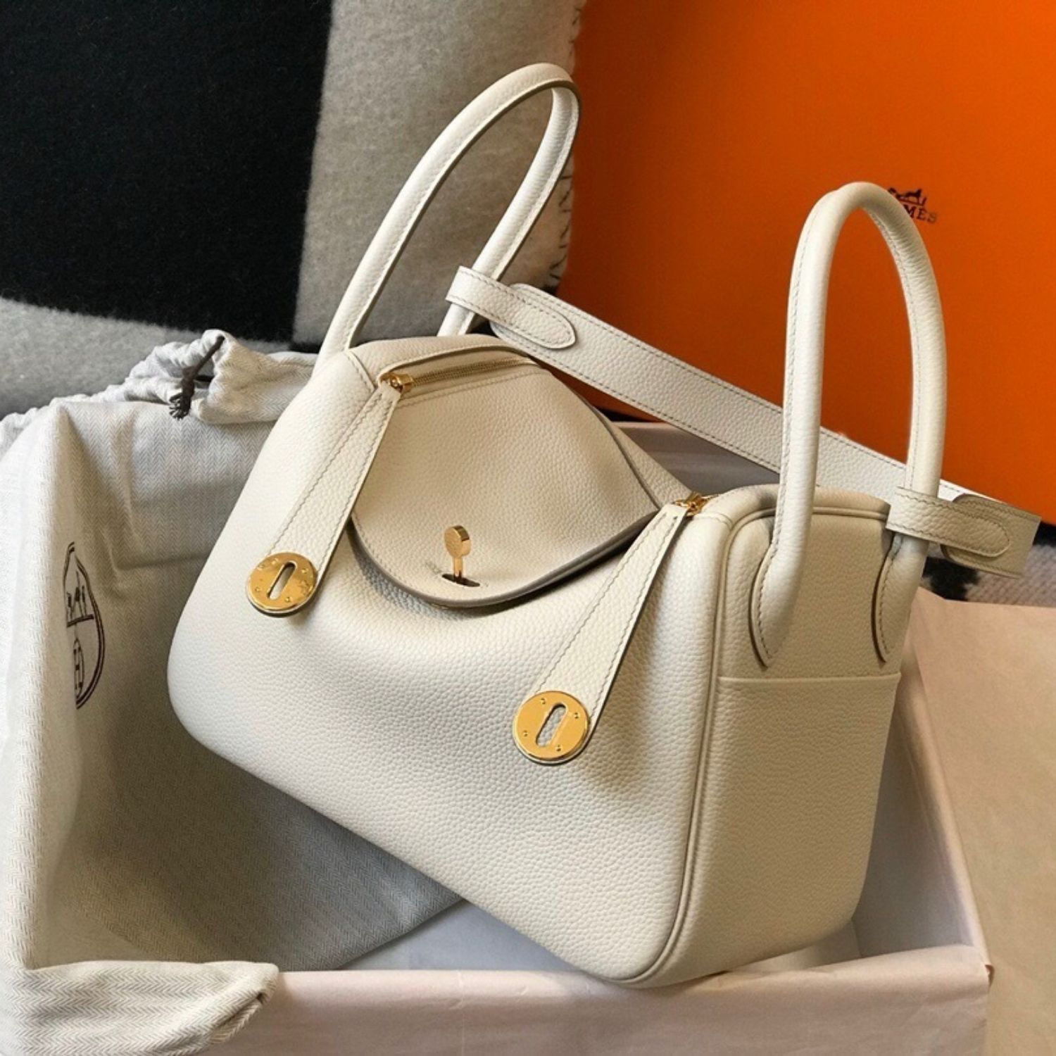 Hermes Lindy 26 Shoulder Bag 10.2in/ 26cm Craie Gold Hardware For Women