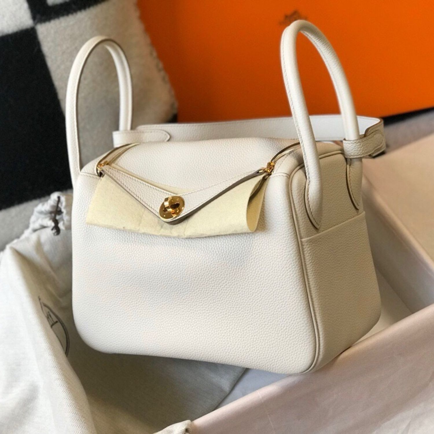 Hermes Lindy 26 Shoulder Bag 10.2in/ 26cm Craie Gold Hardware For Women